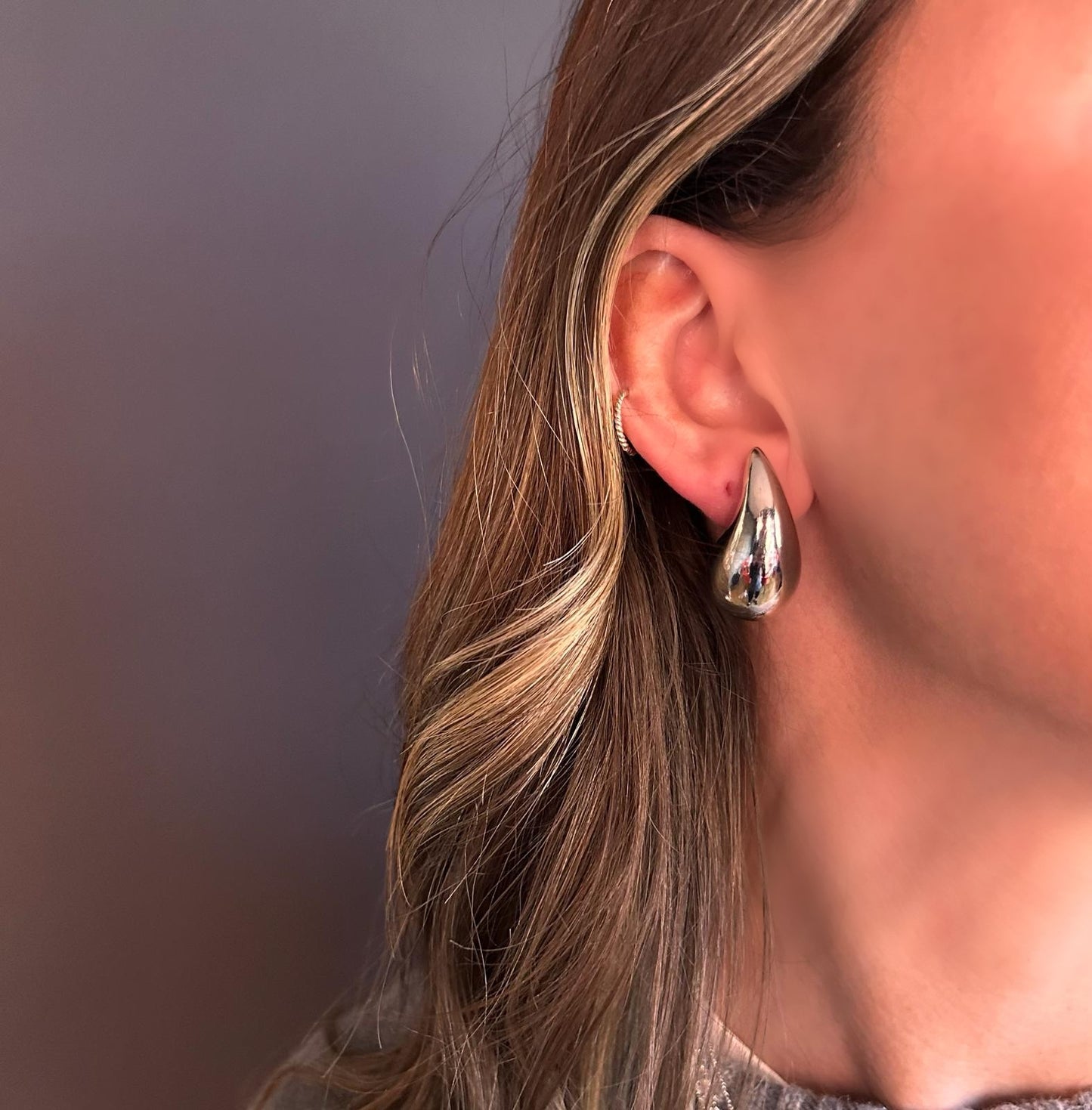 Silver tear drop earring 64