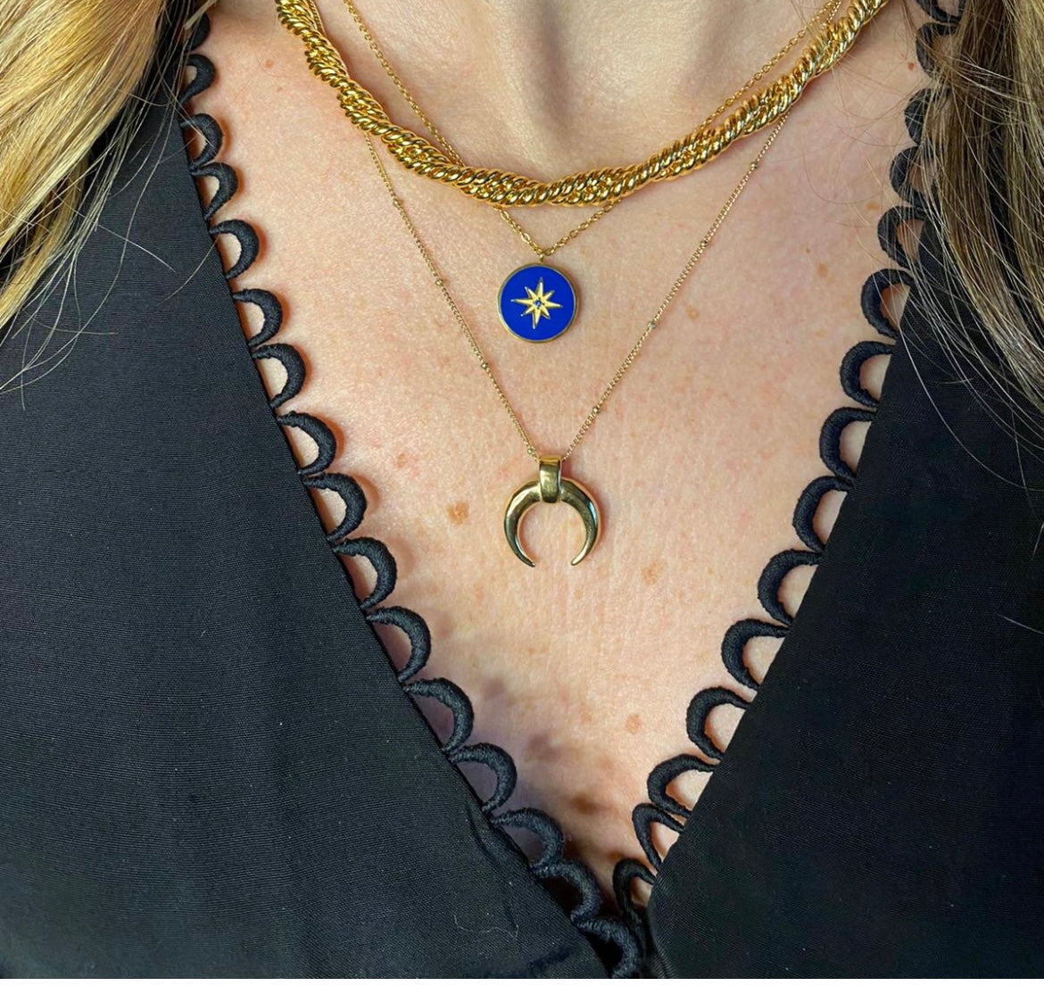 Gold crescent fine necklace 18