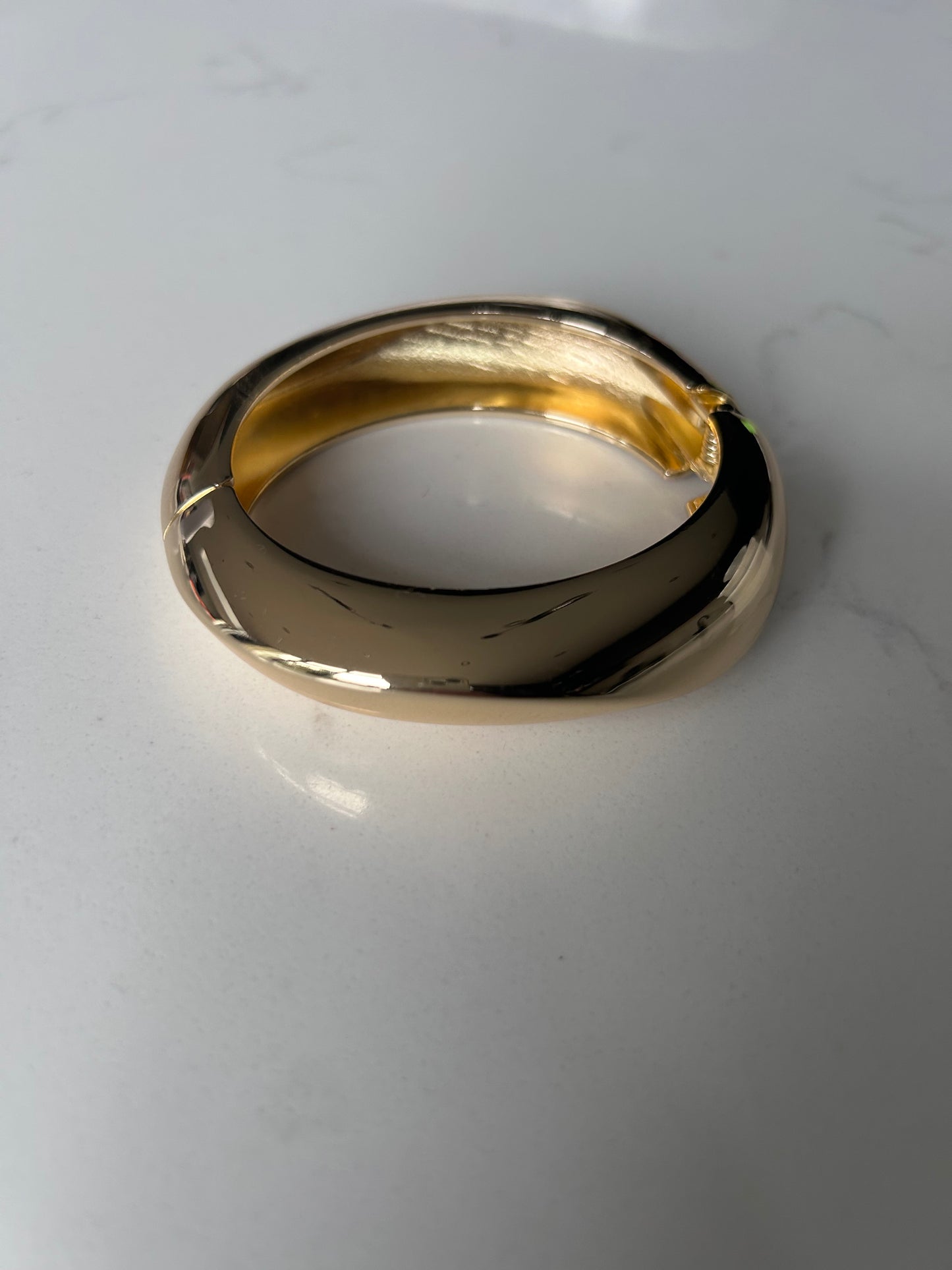 Thick gold hinged bangle A46