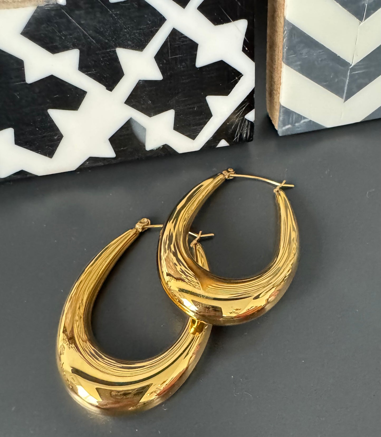 Large oval earring B18