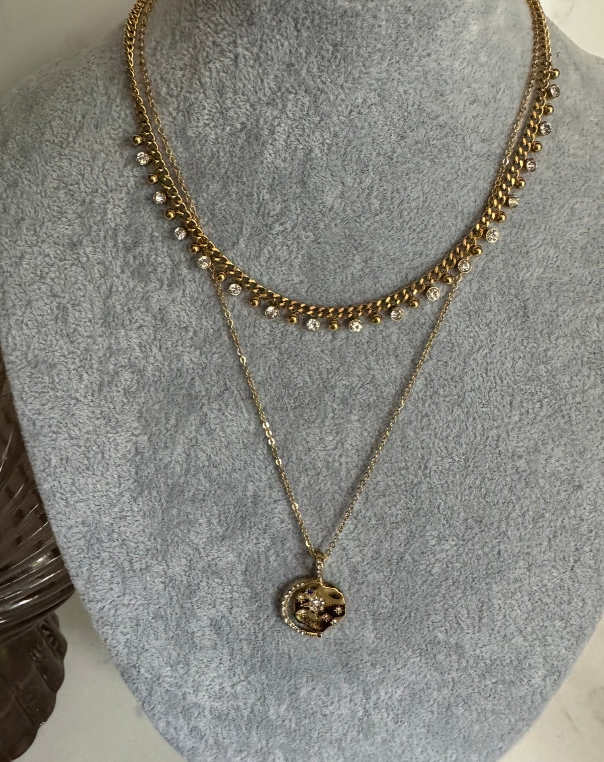 Gold pendant star gaze necklace B60