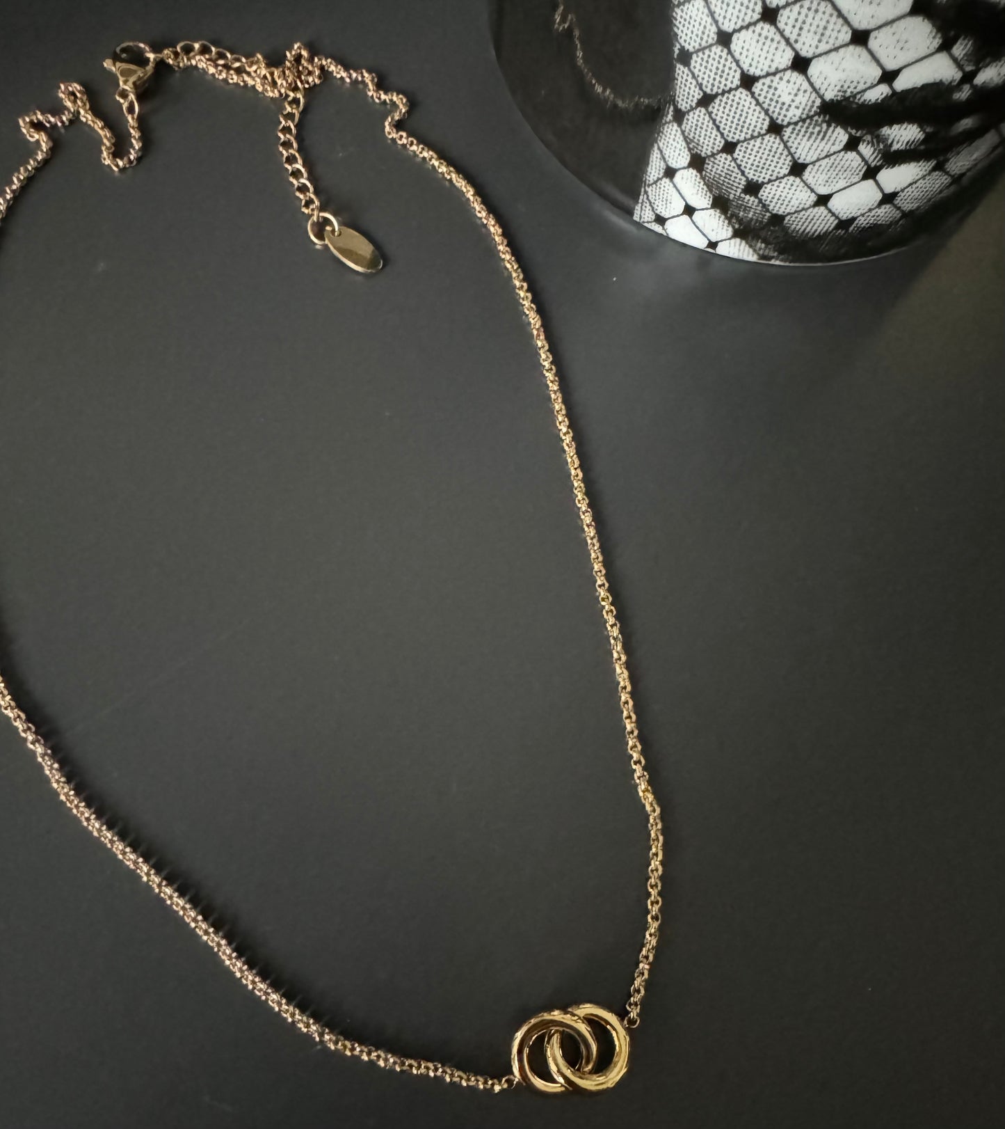 Gold interlocking hoop necklace A9