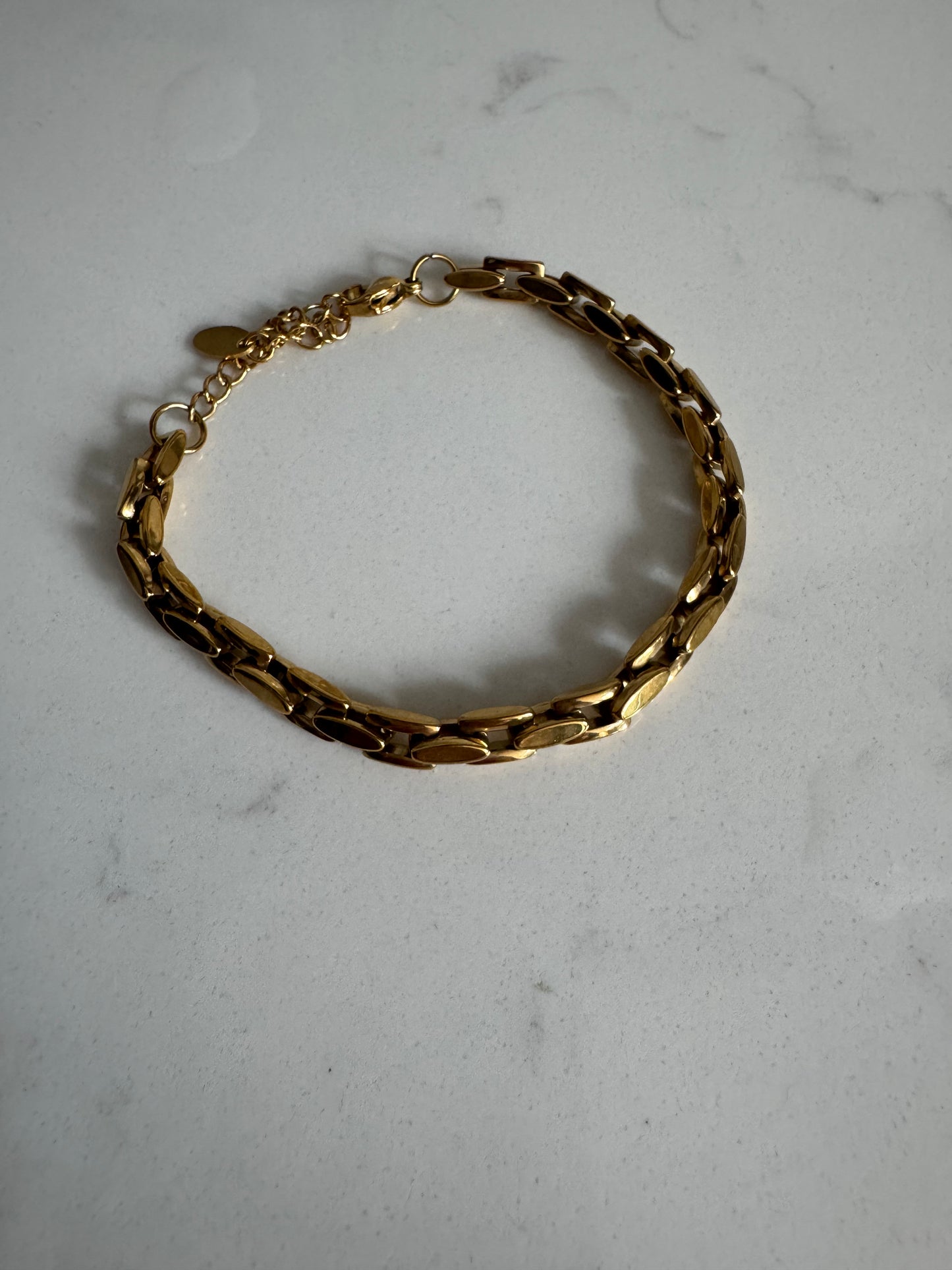 Gold link bracelet B67