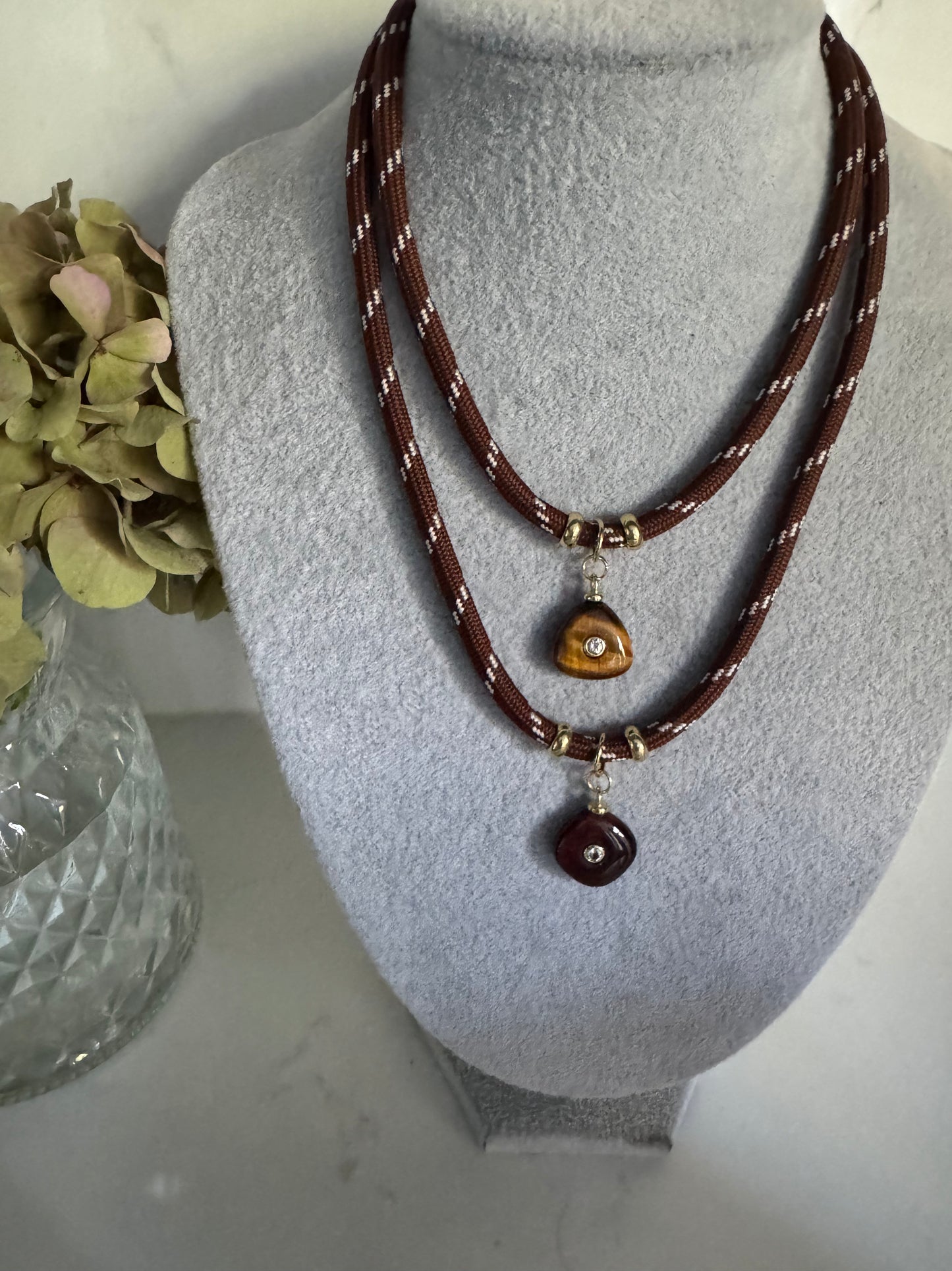 Brown cord pendant necklace B70