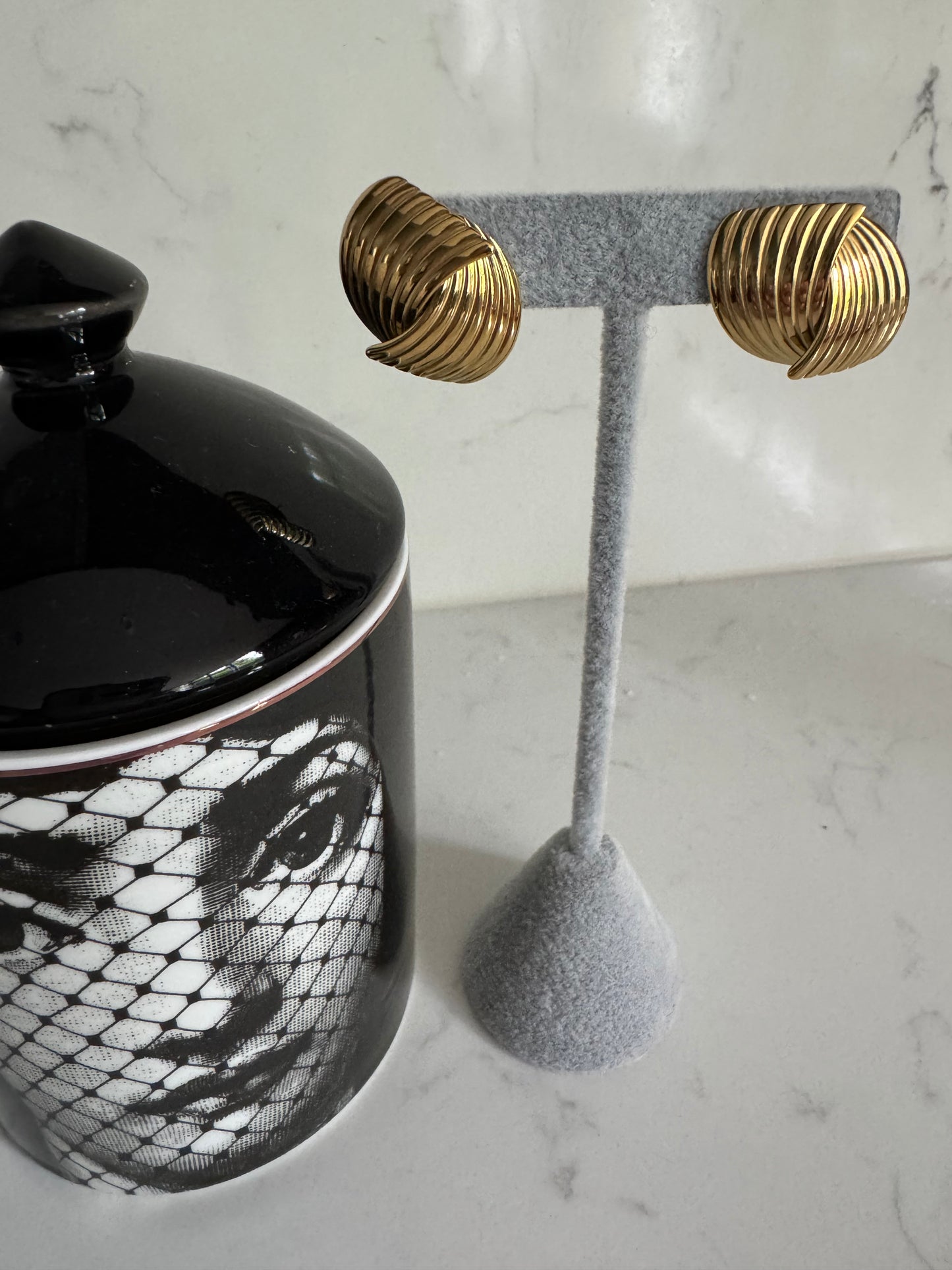 Geometric gold earring B42