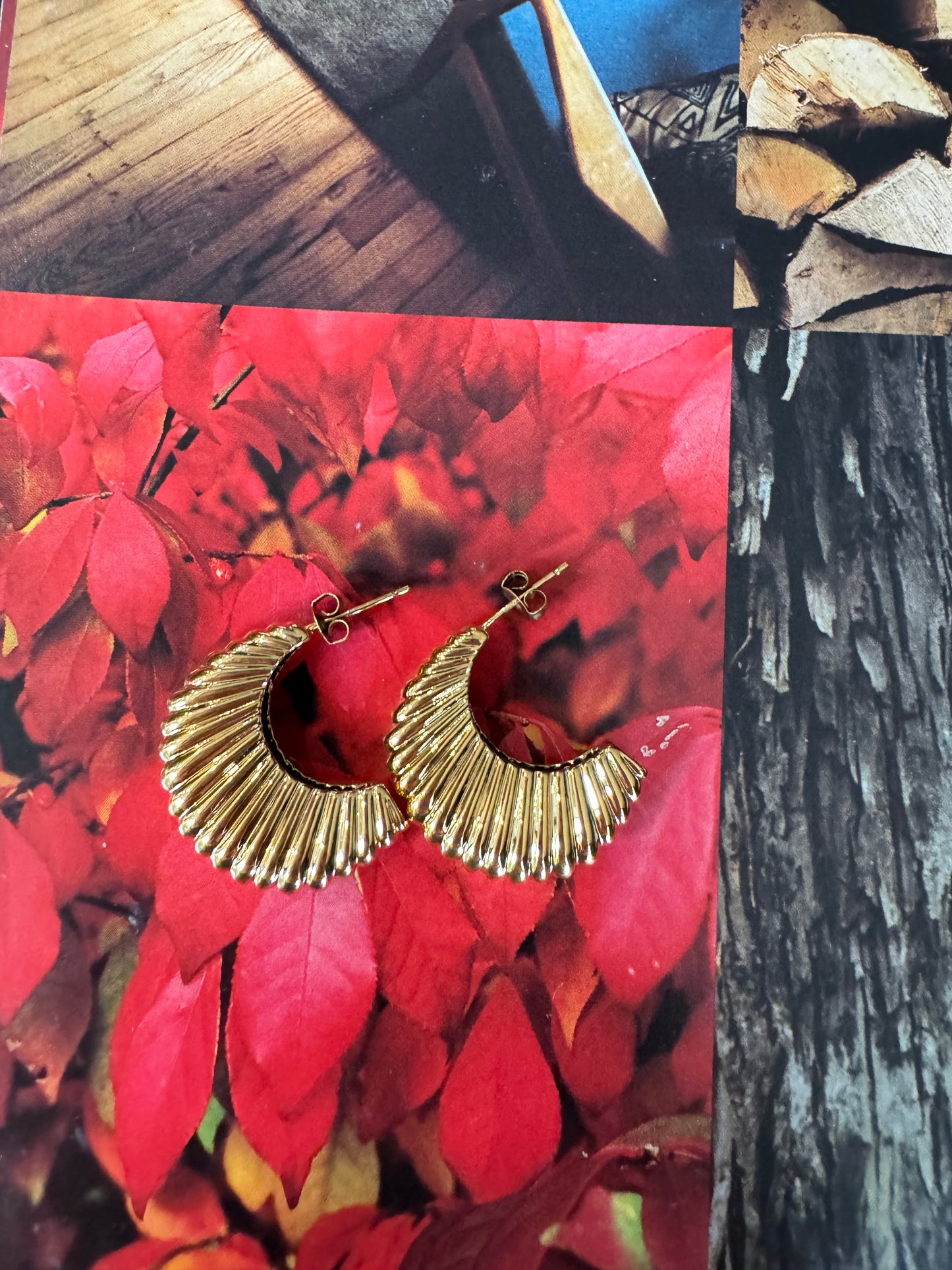 Gold ribbed half moon earring 81