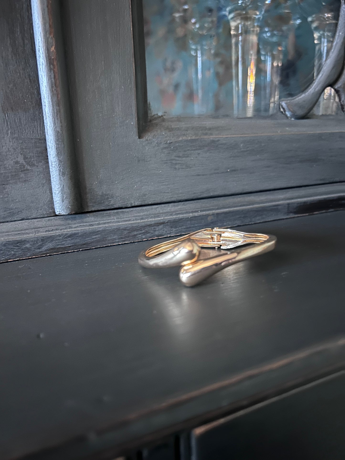 Gold hinged bangle A3