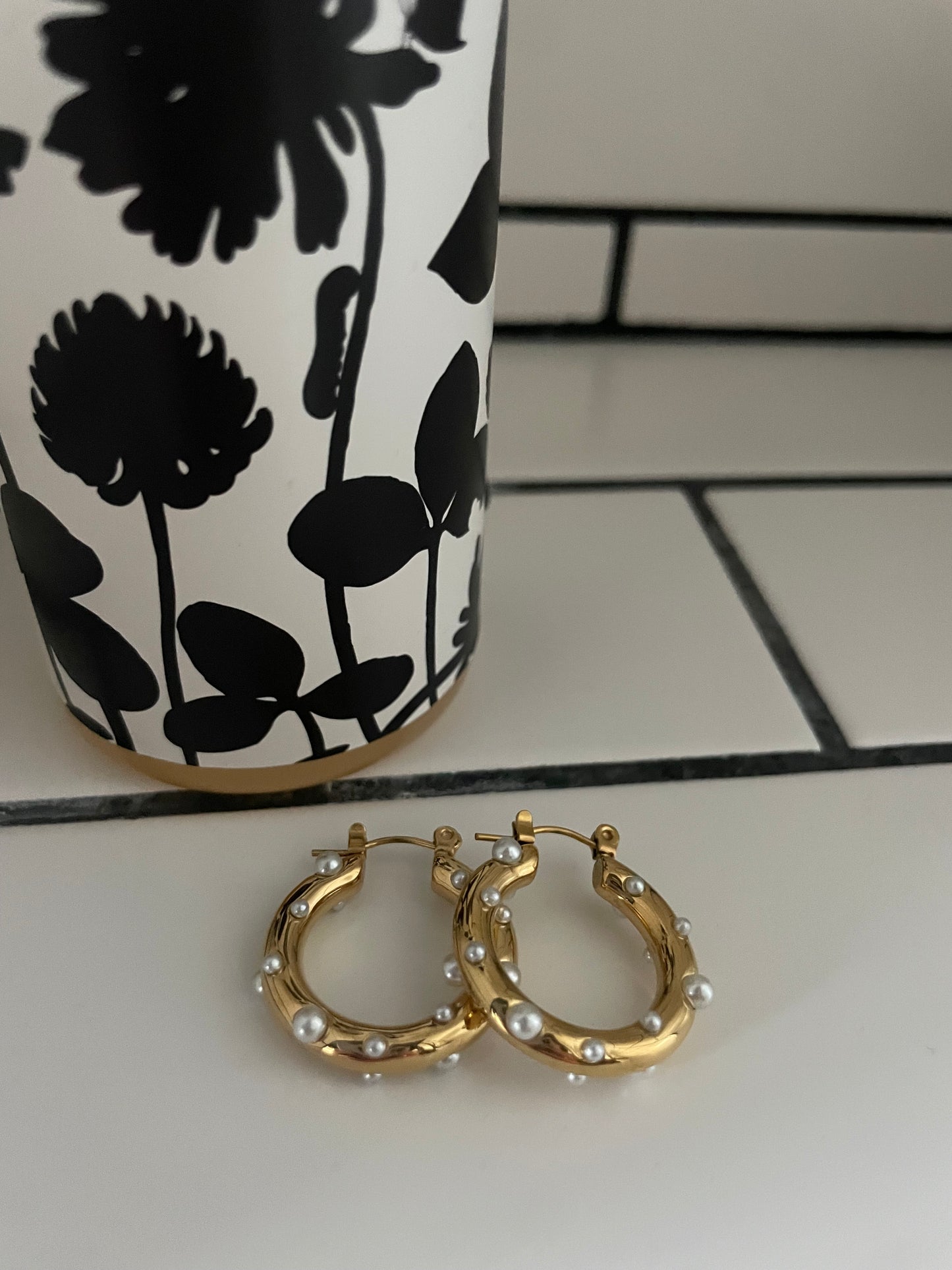 Slim pearl hoop 54