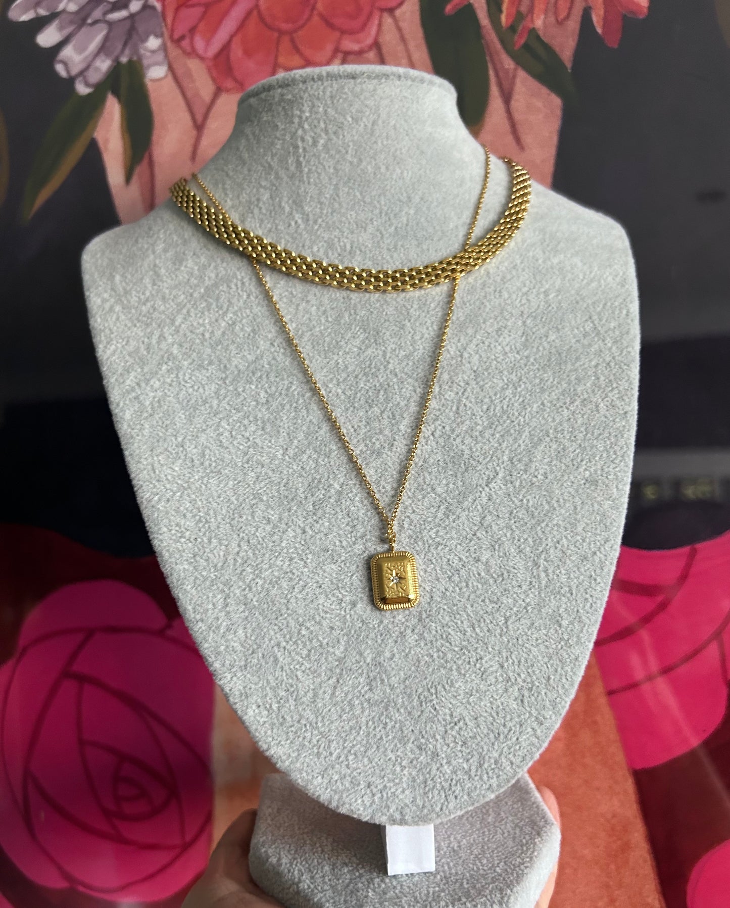 Gold flat woven necklace 89