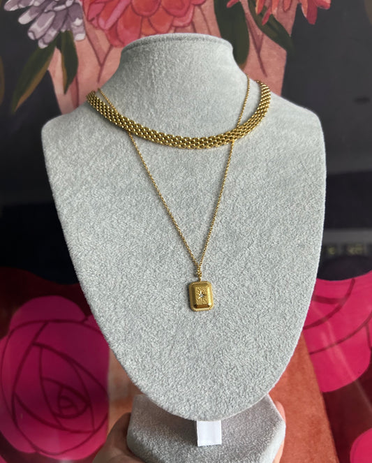 Gold flat woven necklace 89