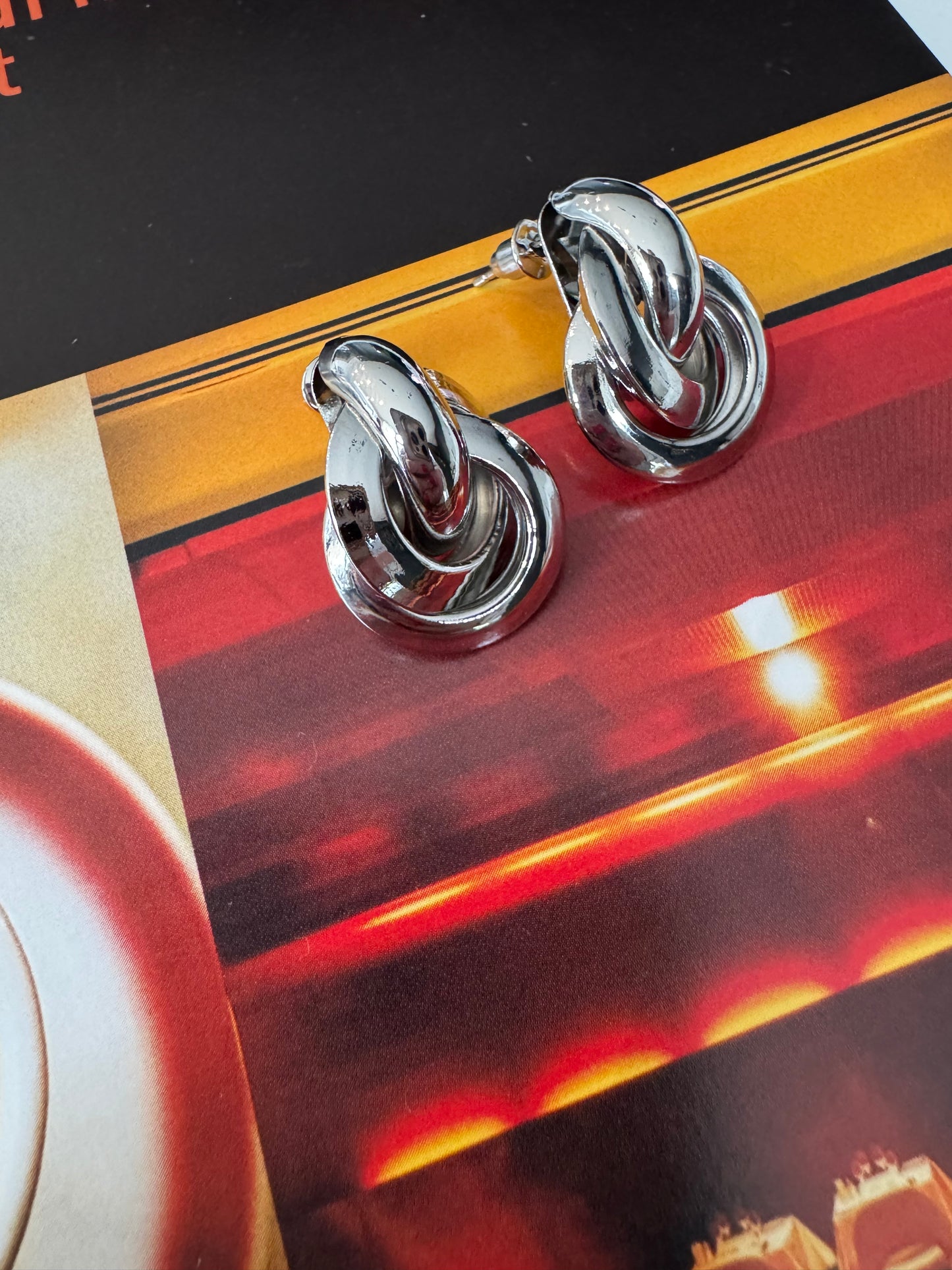 Double knot gold stud earring A37