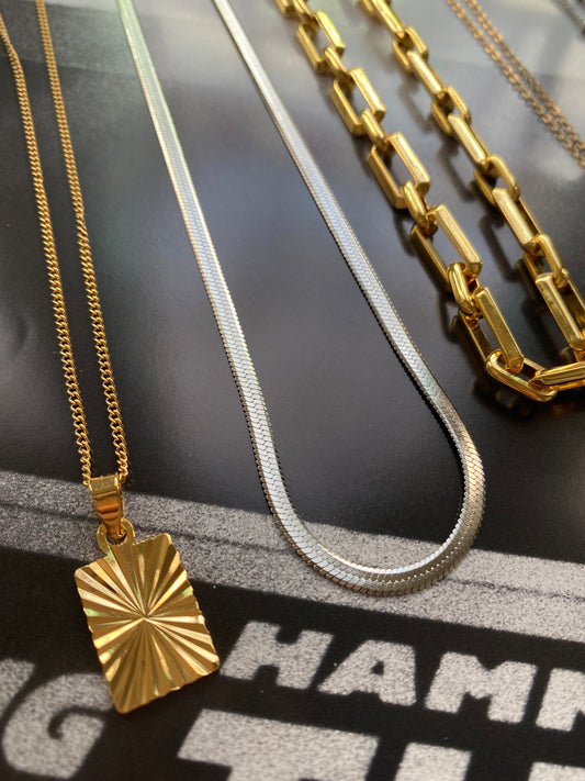 Long engraved rectangle pendant necklace gold / silver 37