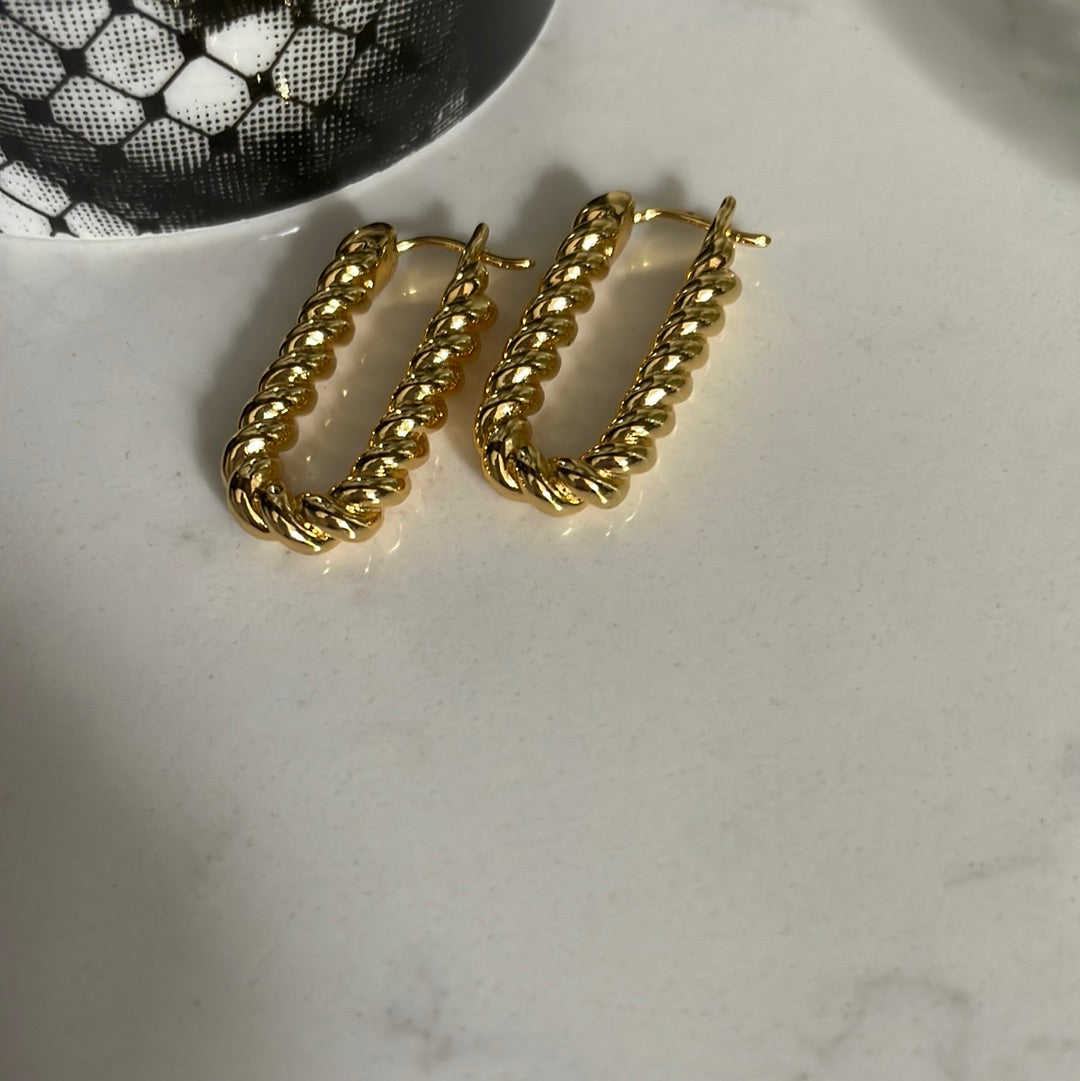 Gold ridged oval hoops 25