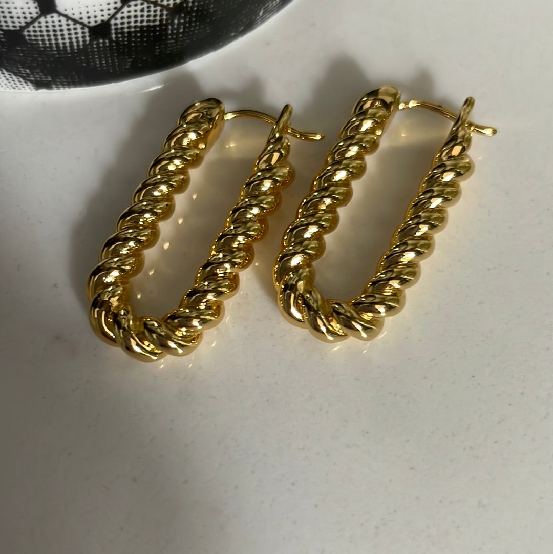Gold ridged oval hoops 25