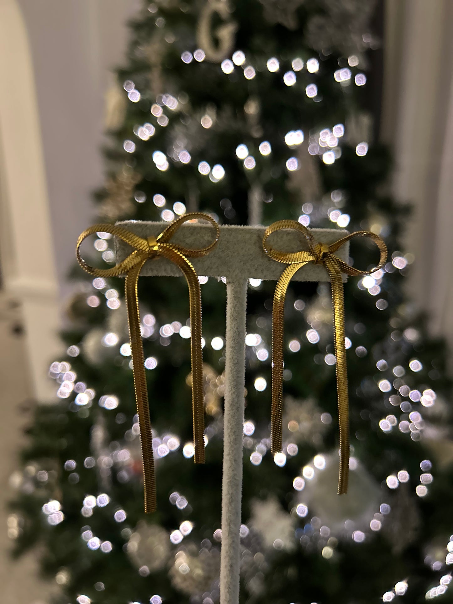 Gold Bow earring A21