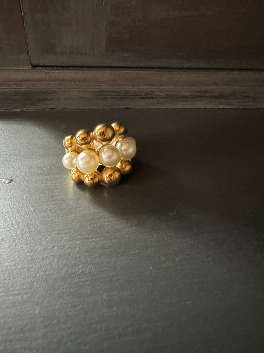Chunky gold pearl ring 100