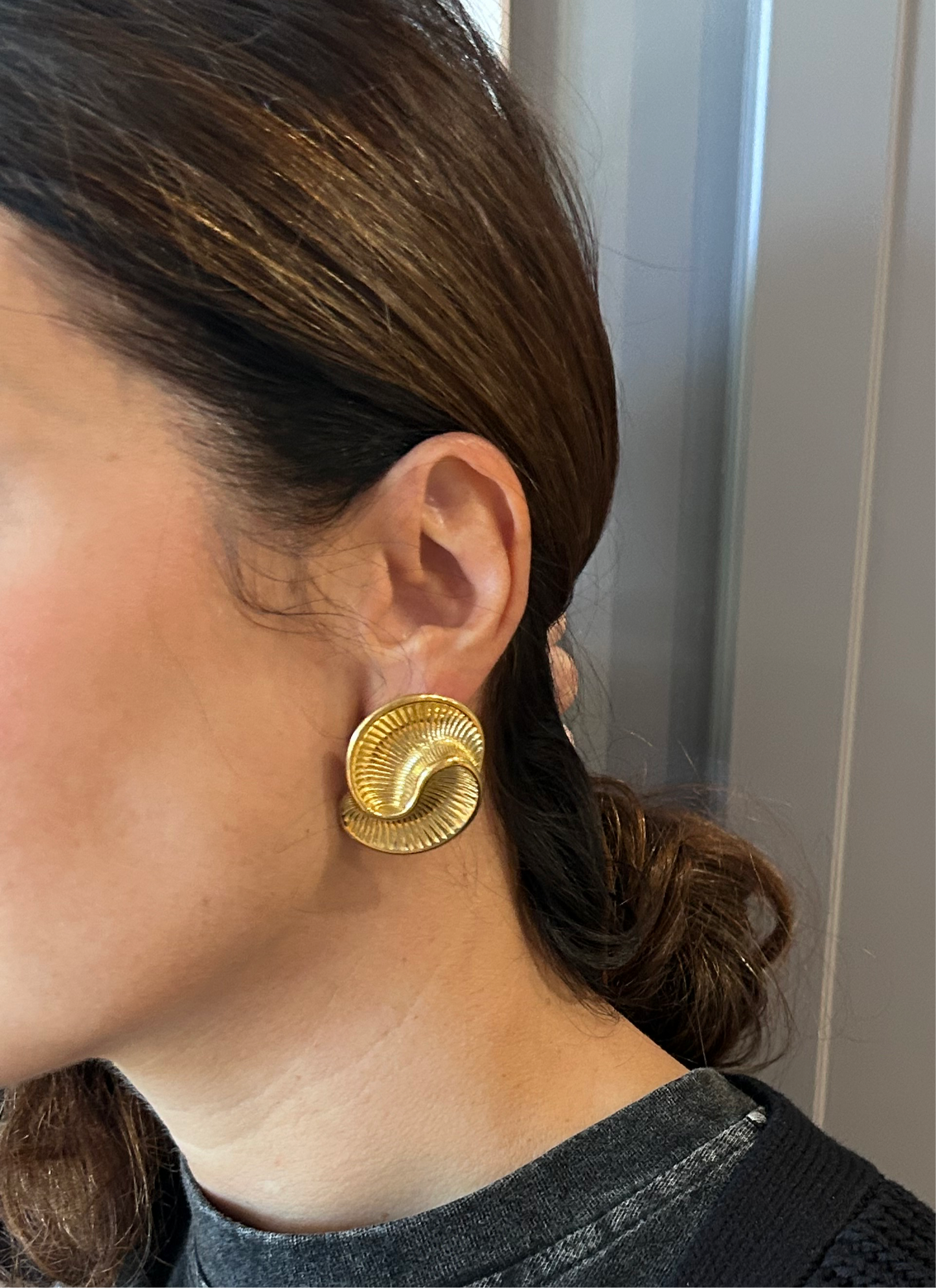 Double fan statement stud 84
