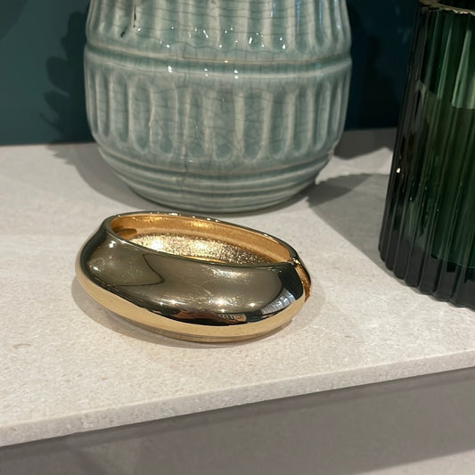 Chunky gold bangle 08