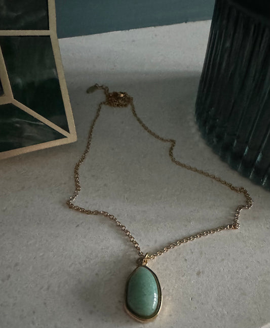Green pendant drop necklace A81