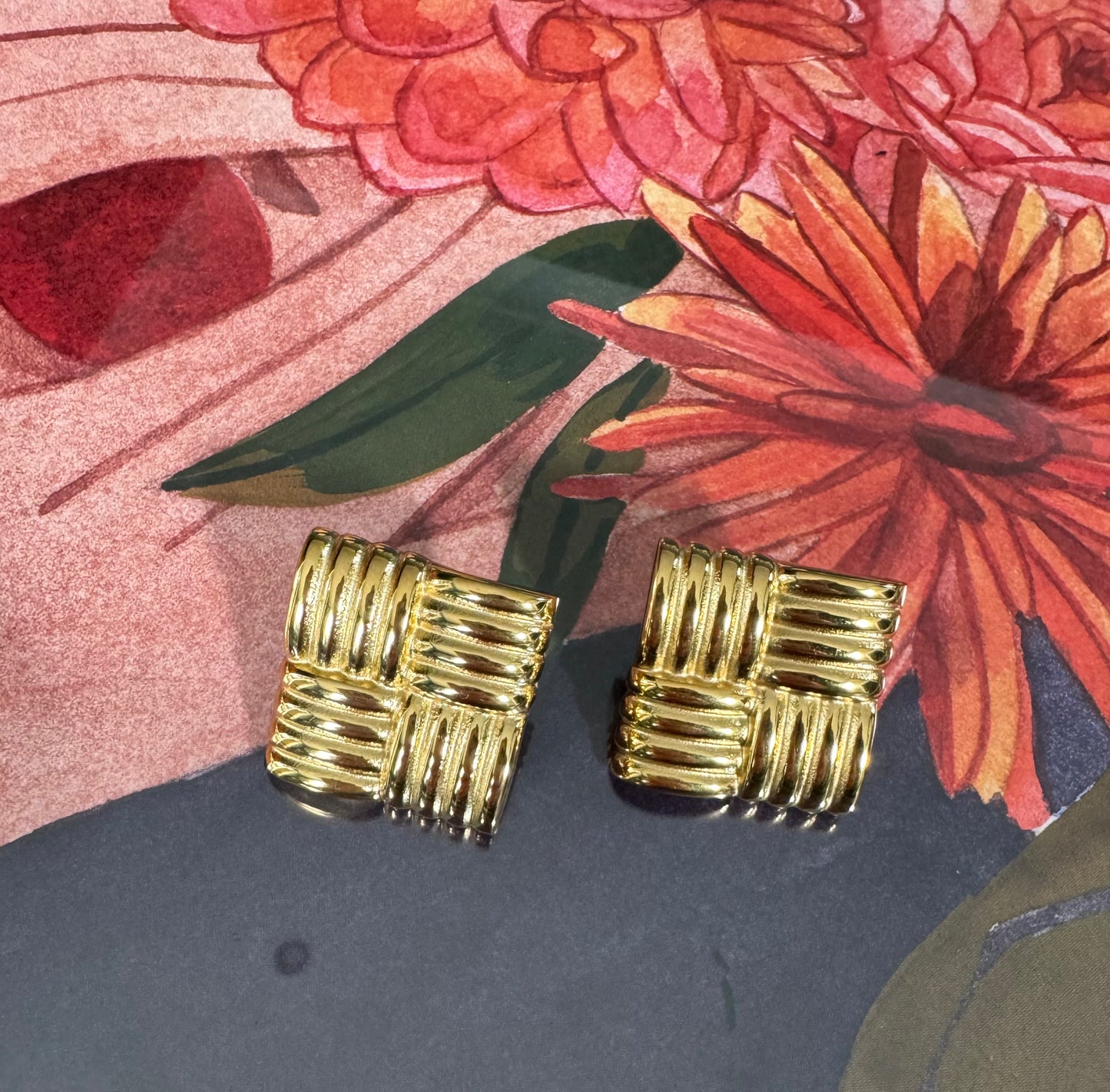 Square statement earrings A49