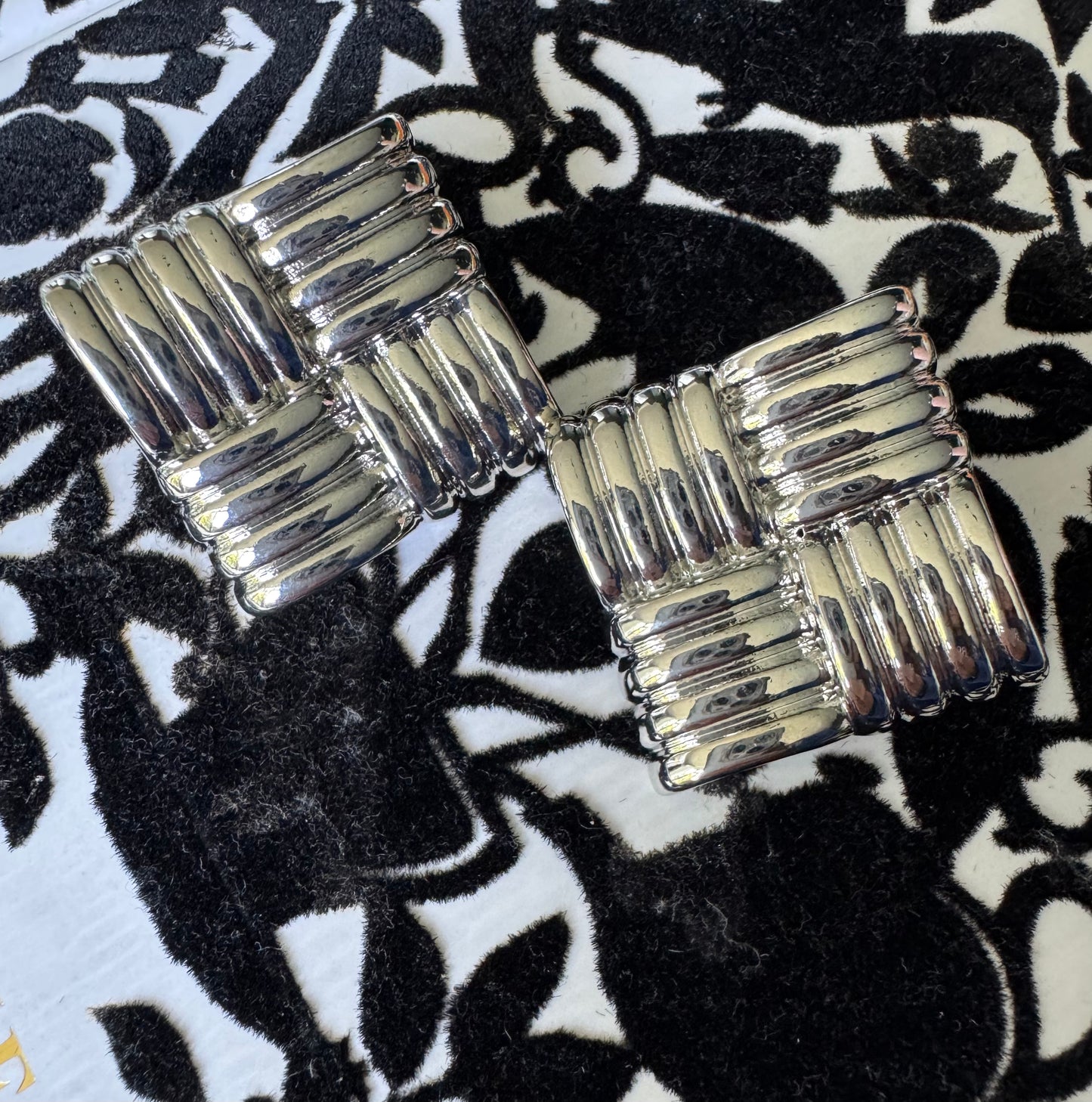 Square statement earrings A49