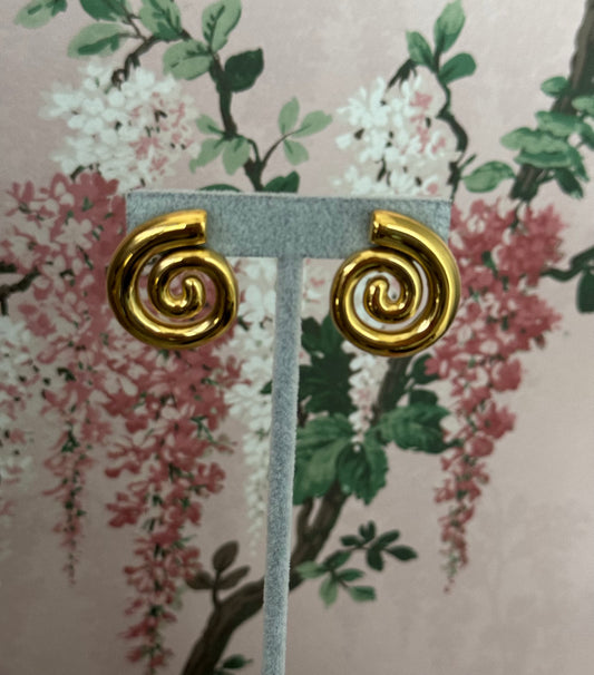 Gold twirl statement earring 93