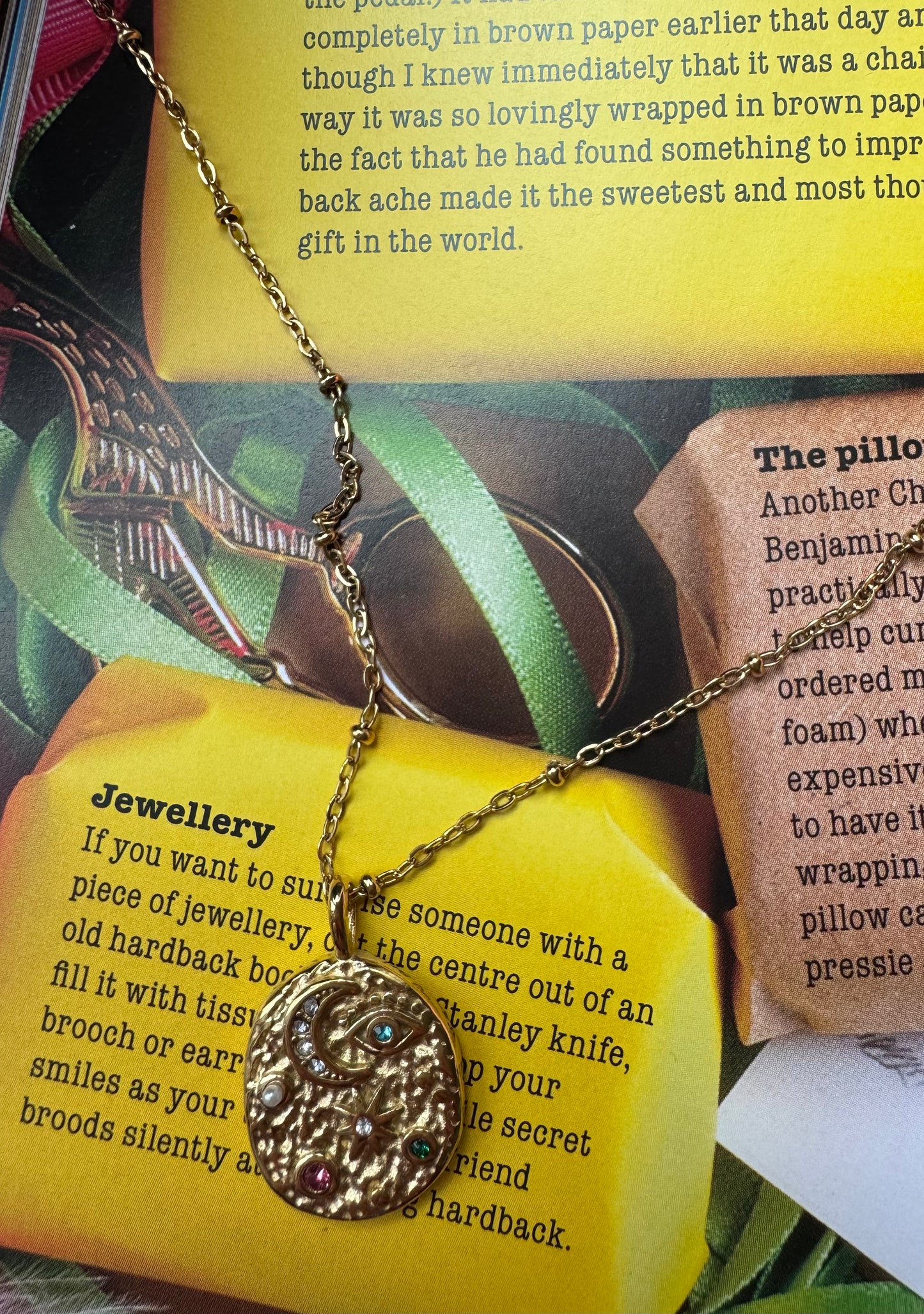 Colourful pendant moon / evil eye A64