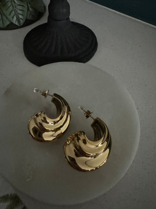 Chunky gold ridged hoops A7