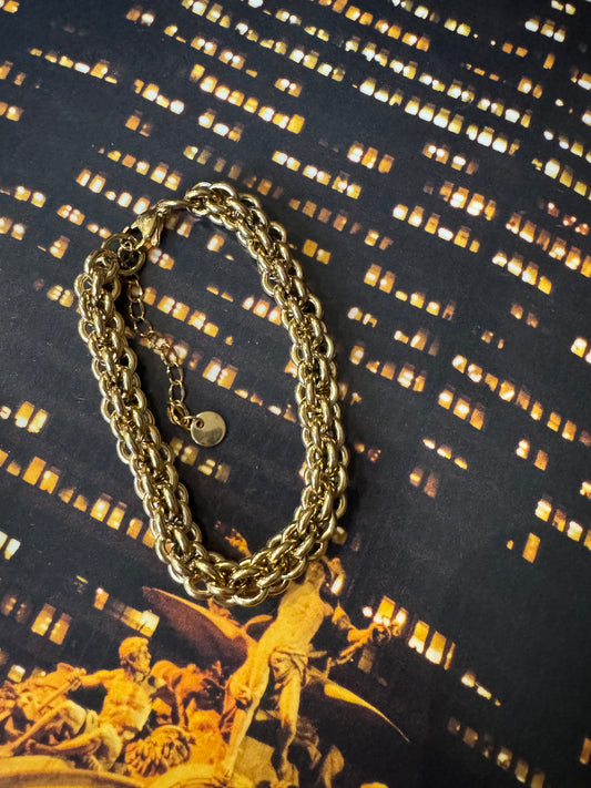 Gold woven bracelet A15