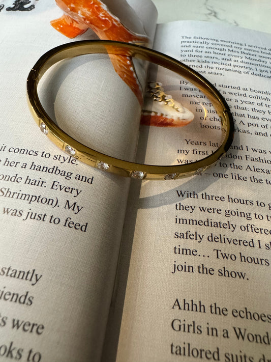 Gold bangle with square diamonds A12