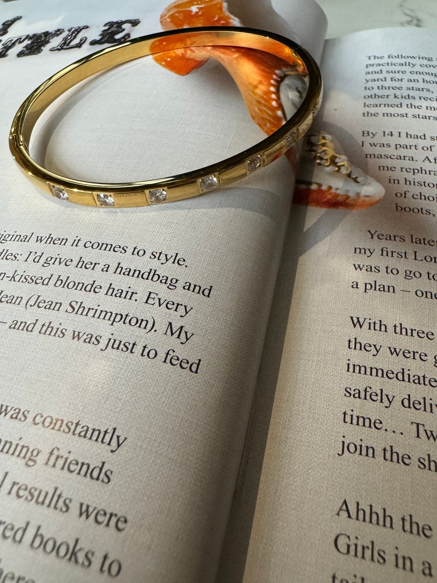 Gold bangle with square diamonds A12