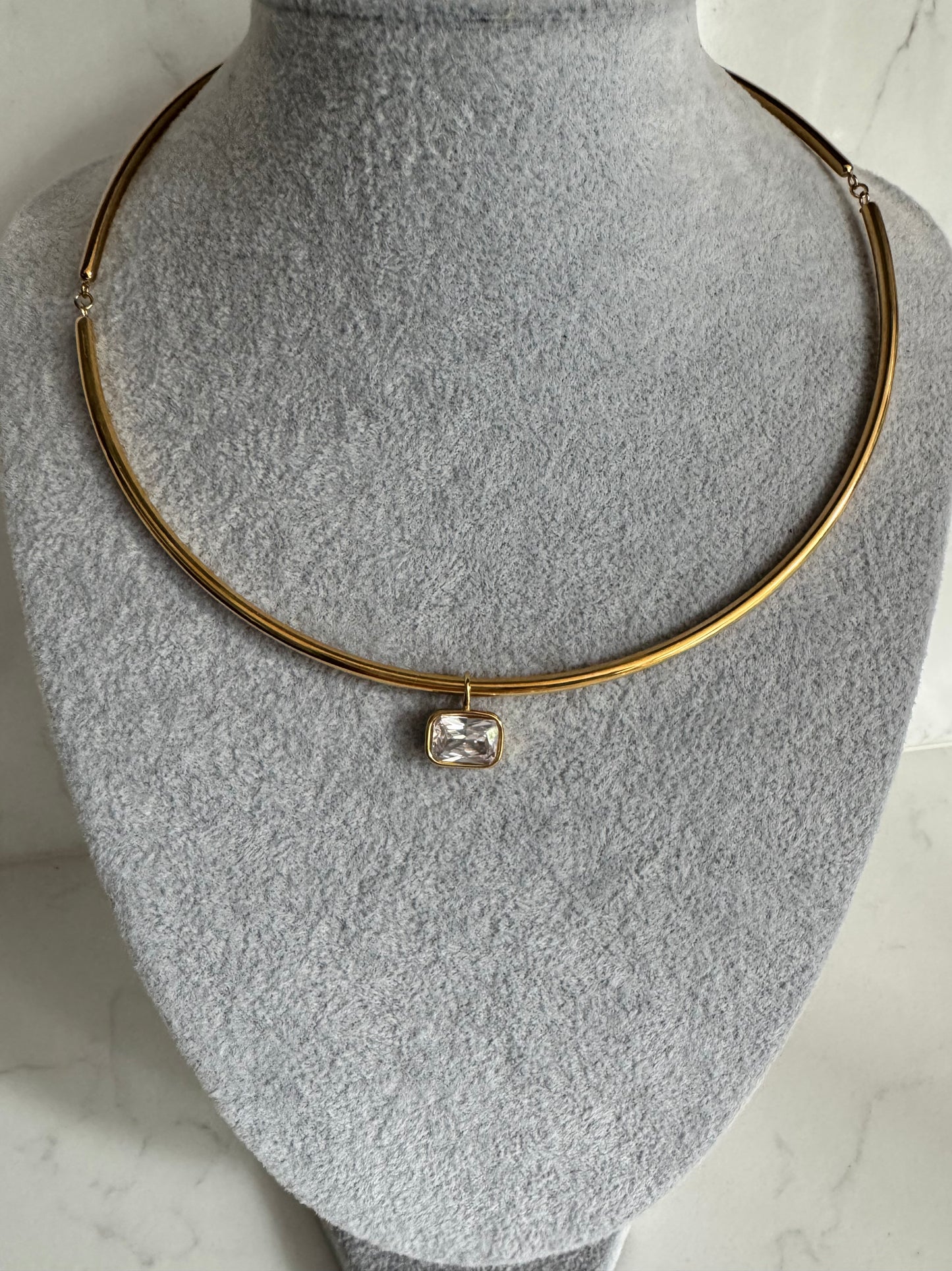Gold statement necklace with diamond B62