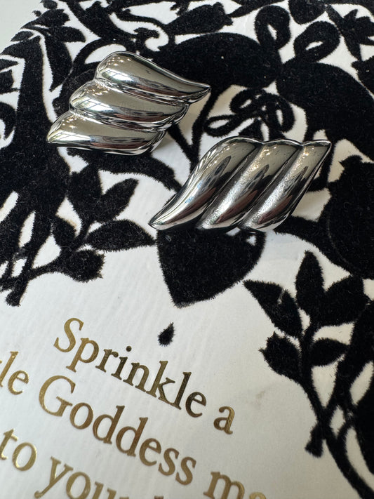Silver / gold fan style earrings A71