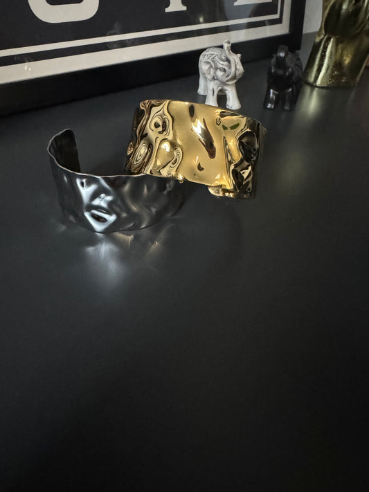 Gold silver hammered bangle A83