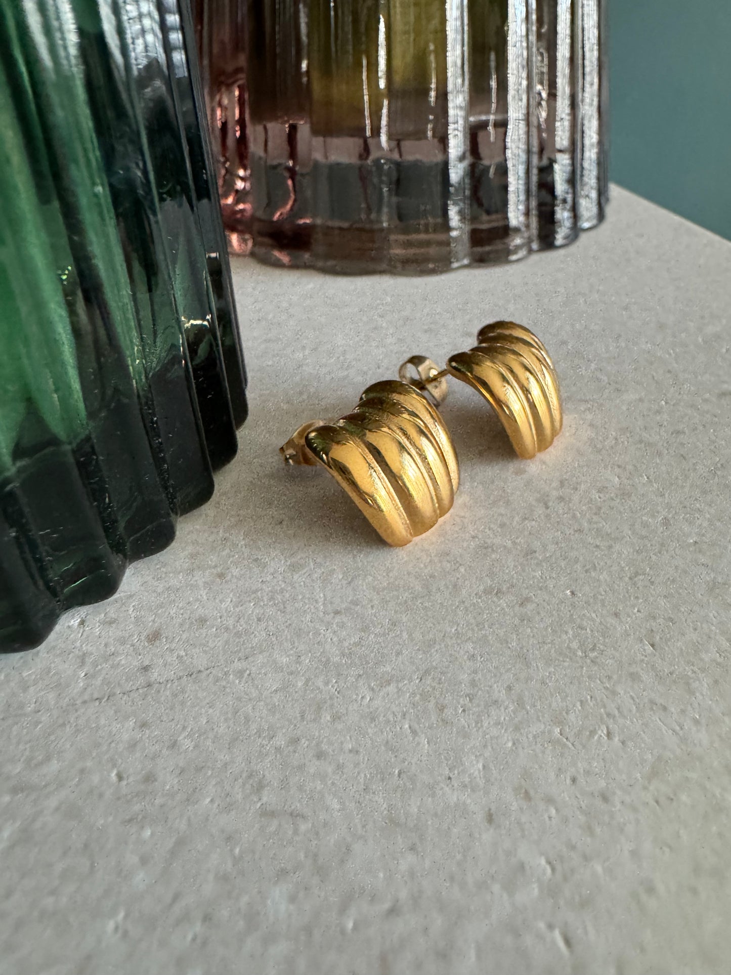 Gold ridged earrings A26