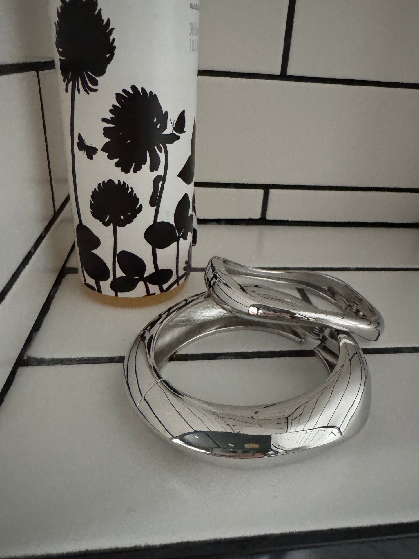 Chunky silver bangle A44