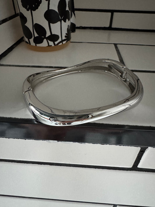 Slim silver bangle A43
