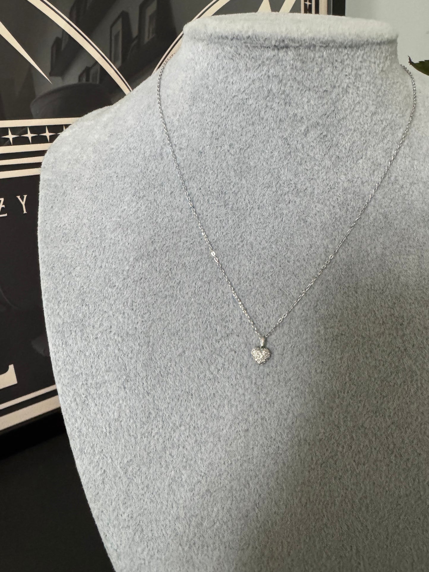 Silver single diamanté heart necklace A42