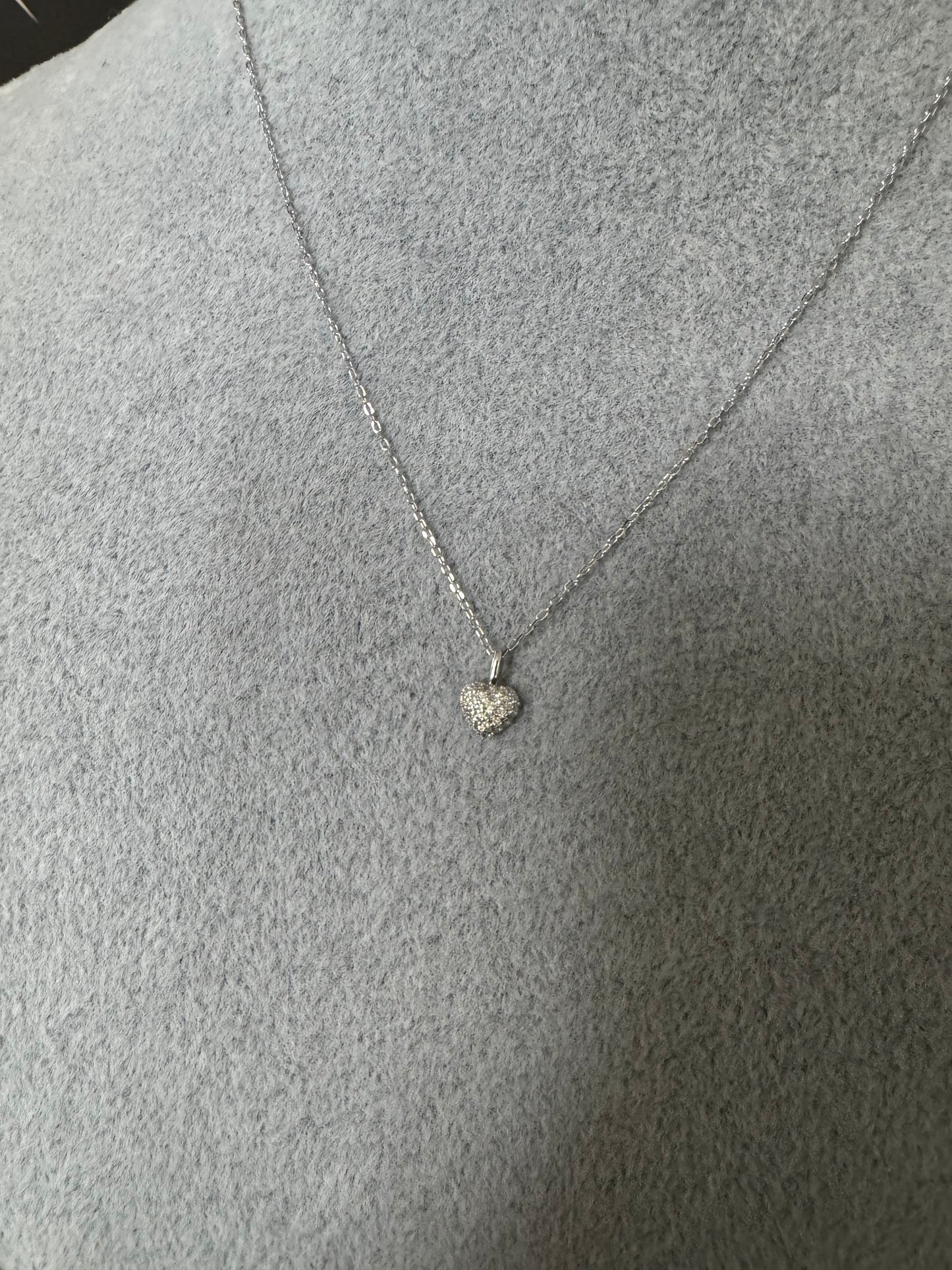 Silver single diamanté heart necklace A42