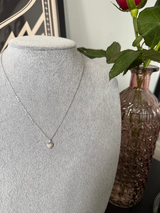 Silver single diamanté heart necklace A42