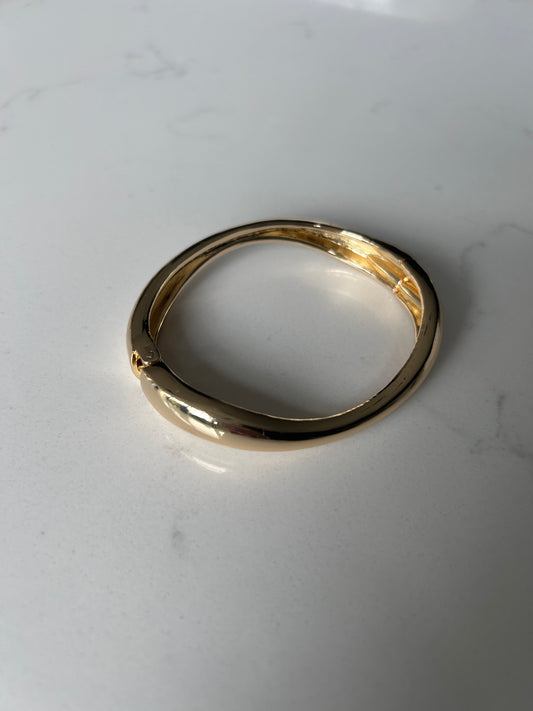 Gold thin hinged bangle A45