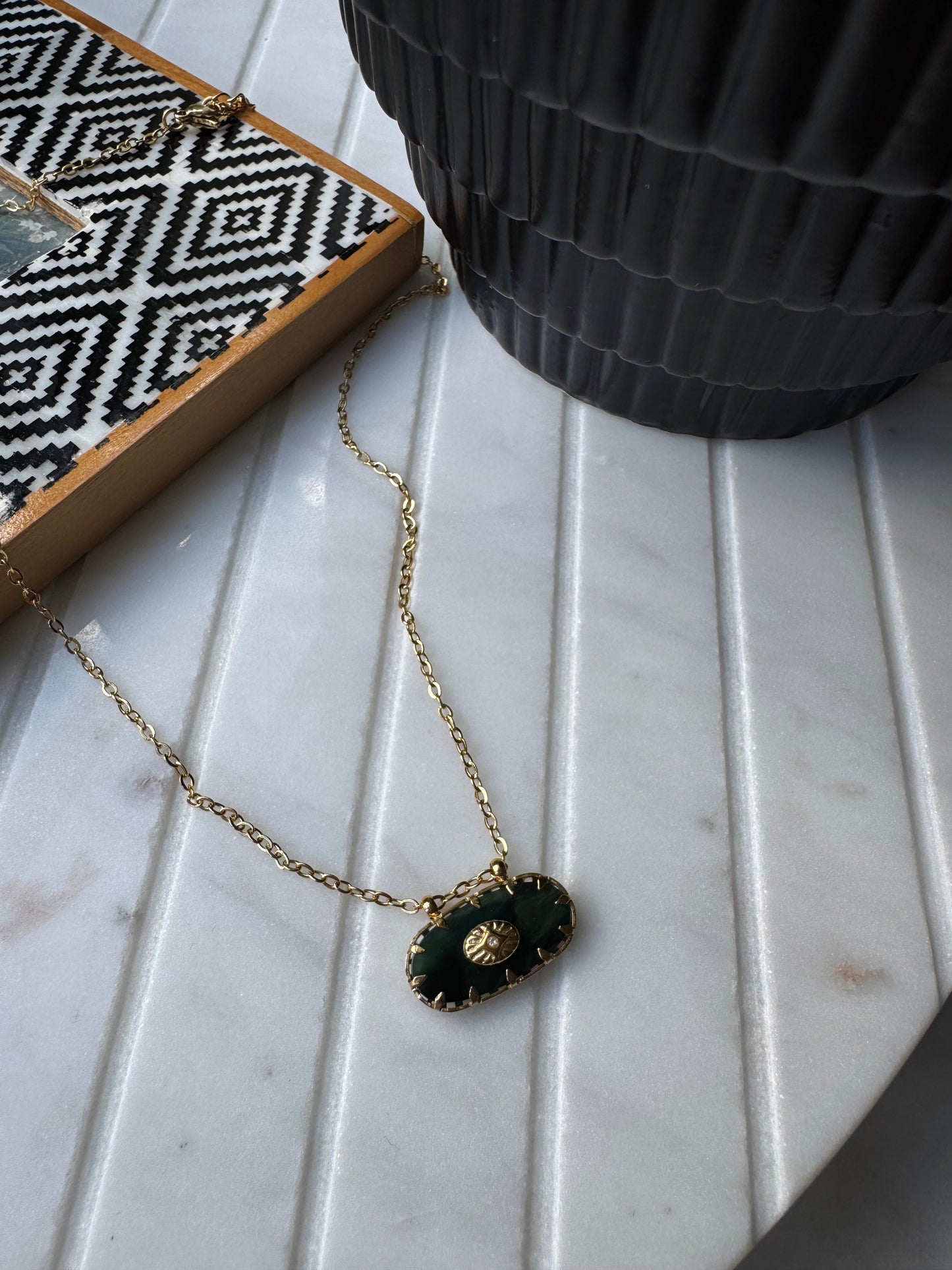 Long gold chain green gold stone A52