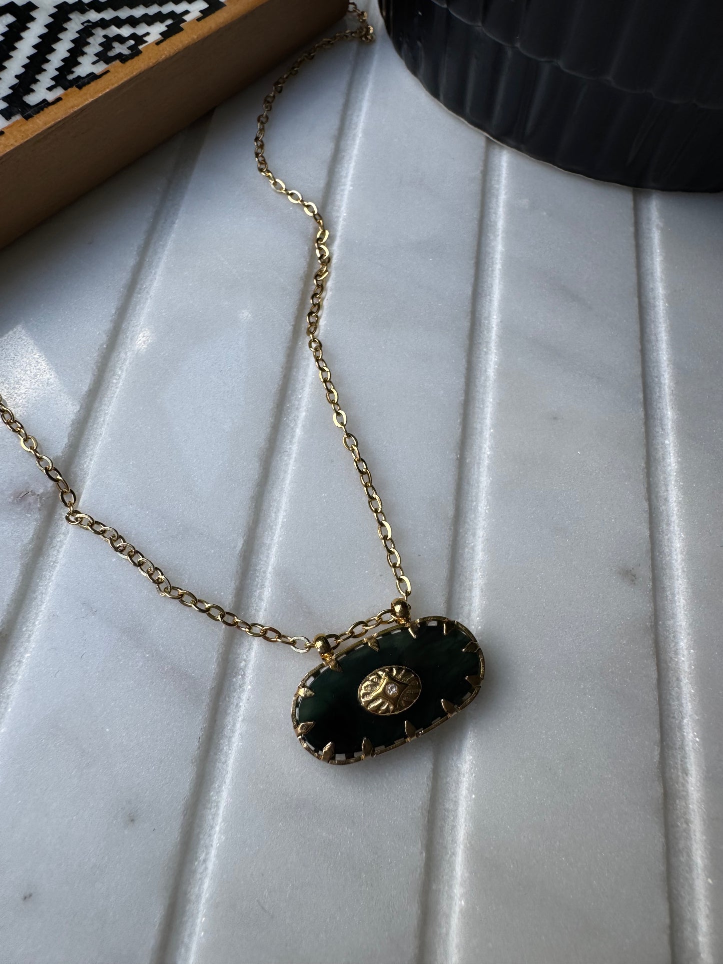 Long gold chain green gold stone A52