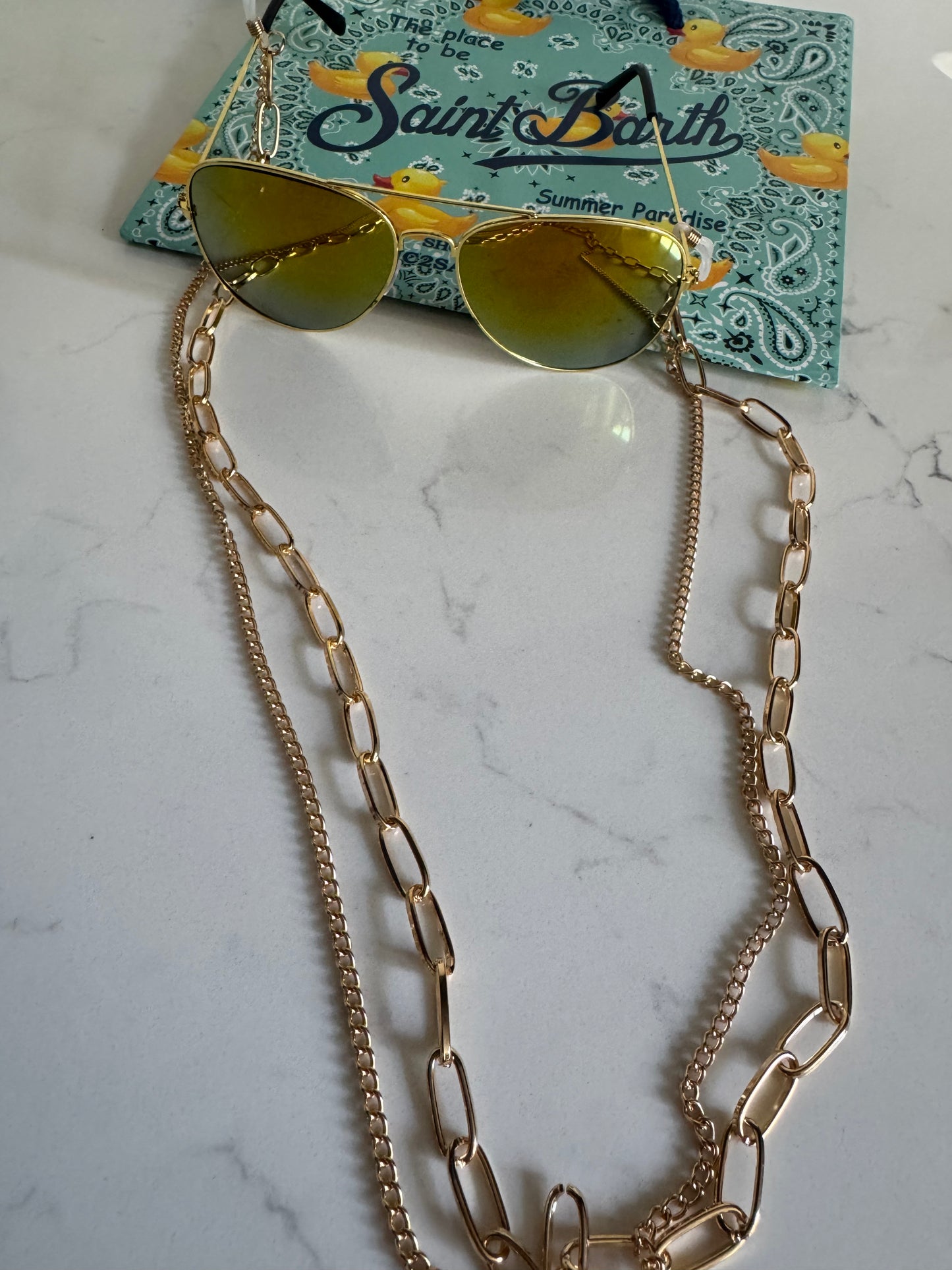 Gold sunglasses chain B26