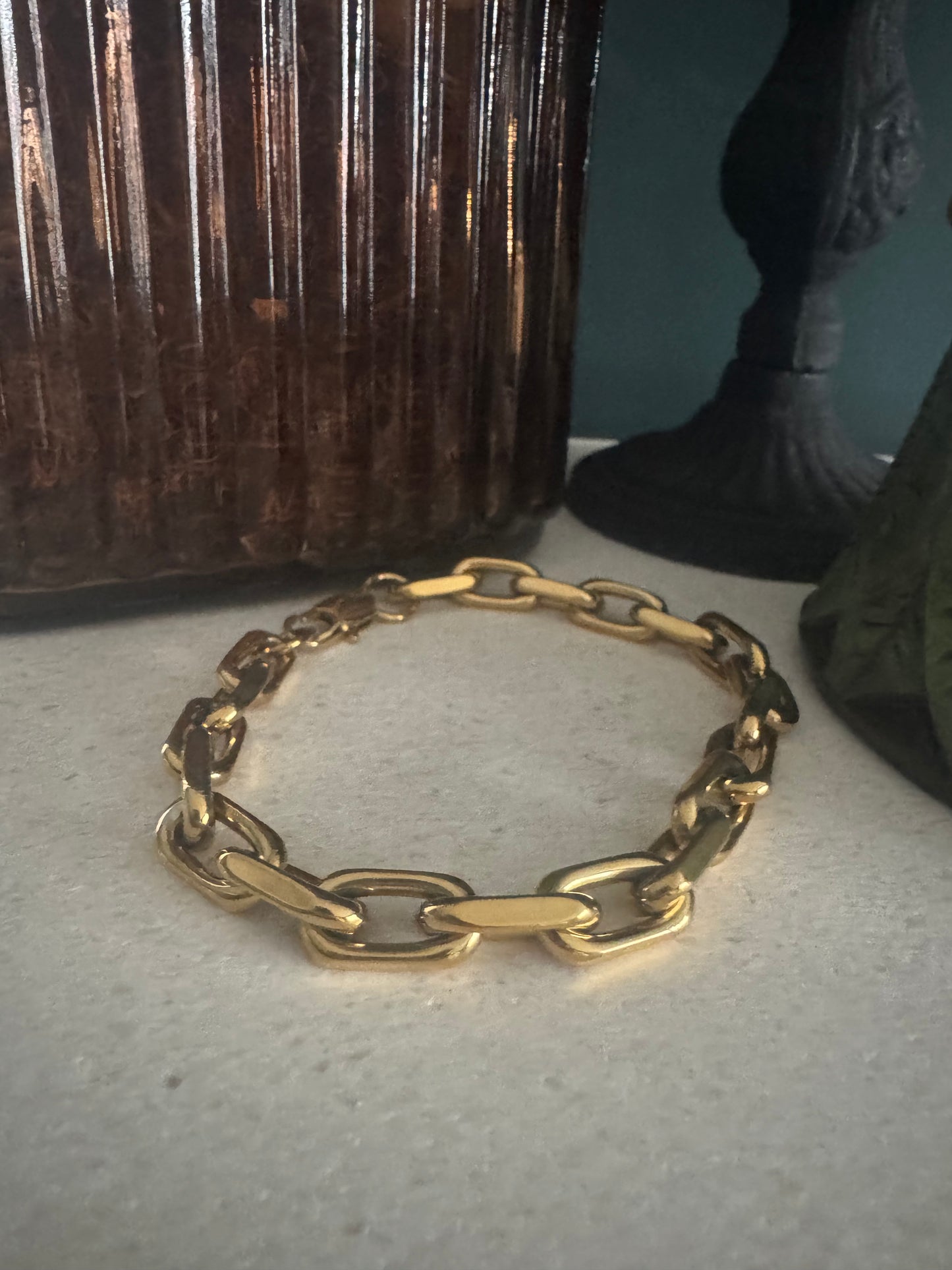 Gold link bracelet B17