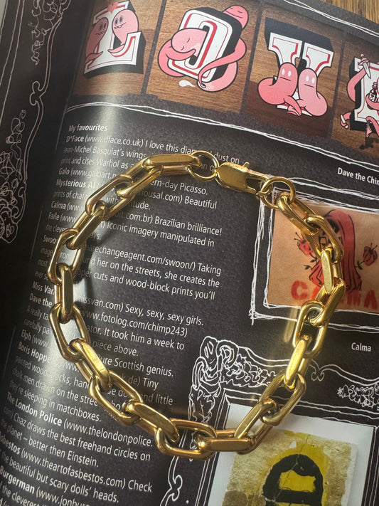 Gold link bracelet B17