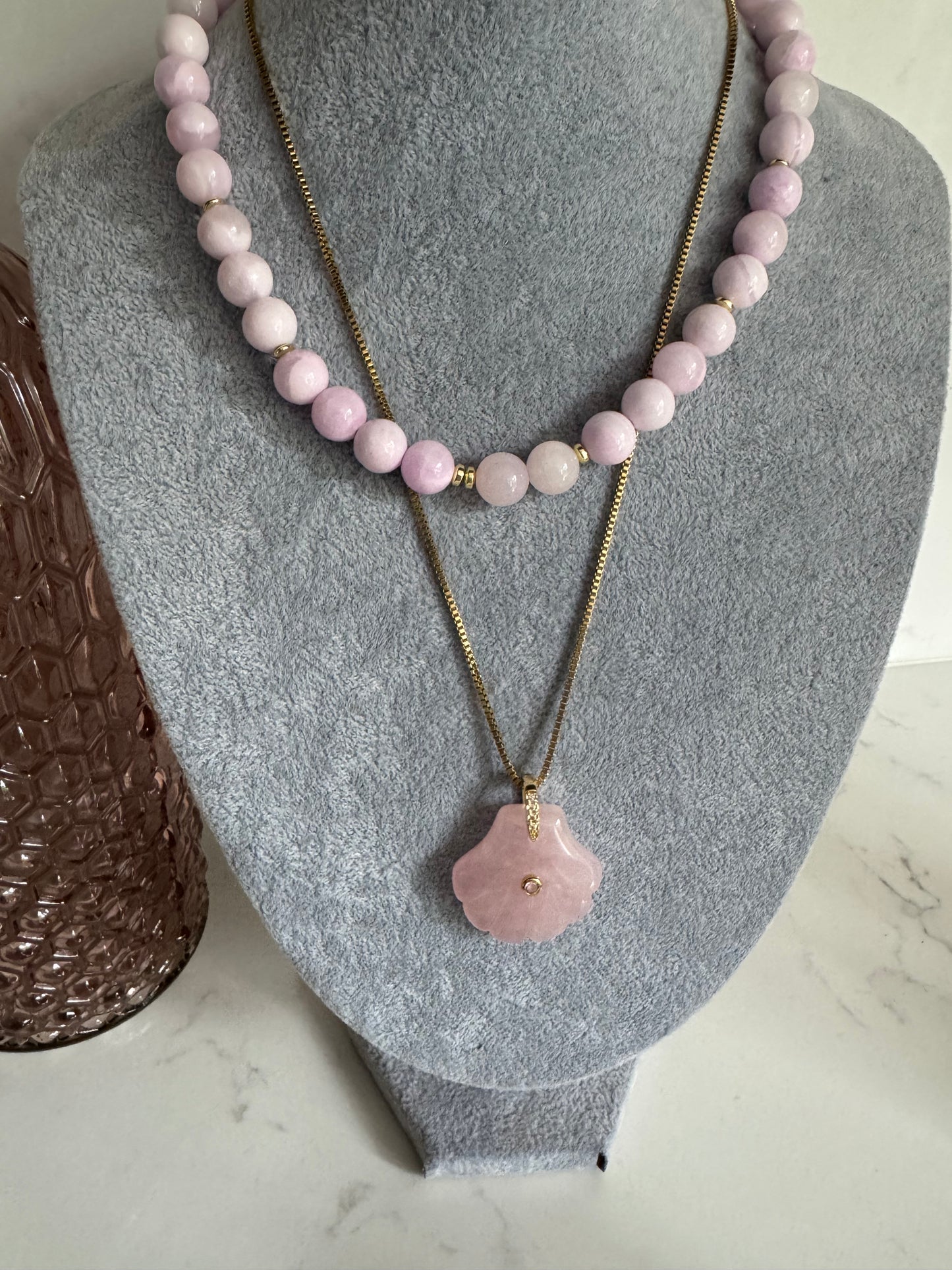 Pink shell necklace B35