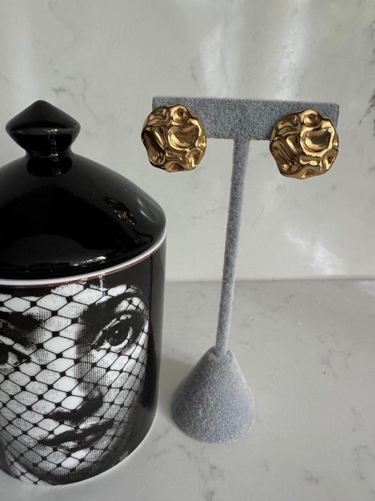 Hammered pebble earrings B40
