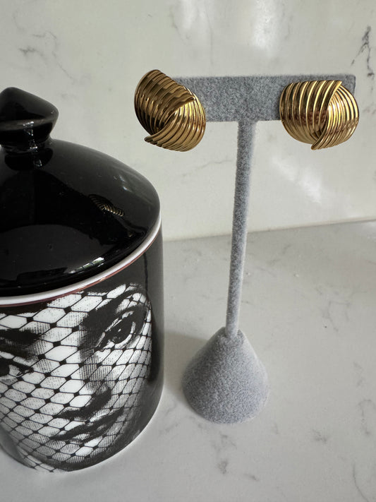 Geometric gold earring B42