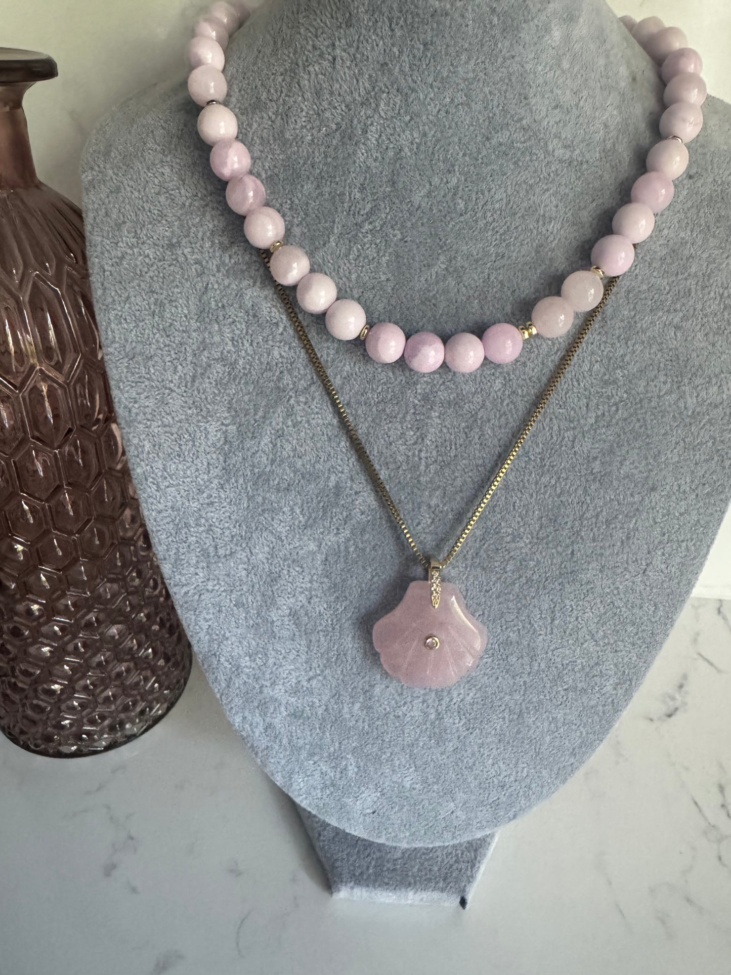 Pink shell necklace B35